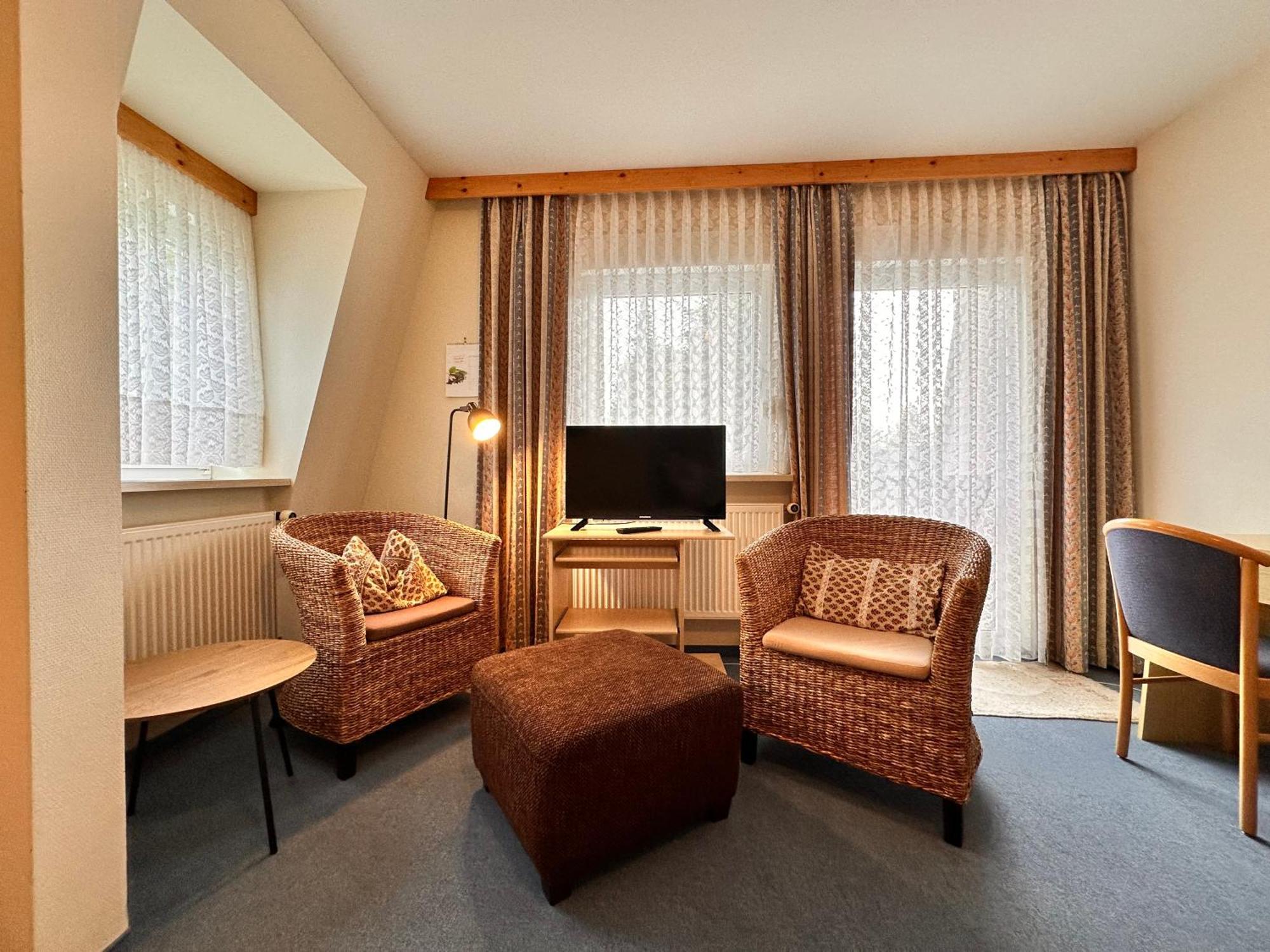 Pension Zum Loewen, Parkplatz, Fruehstueck, Wlan, Zentral บาด ชเตเบิน ภายนอก รูปภาพ