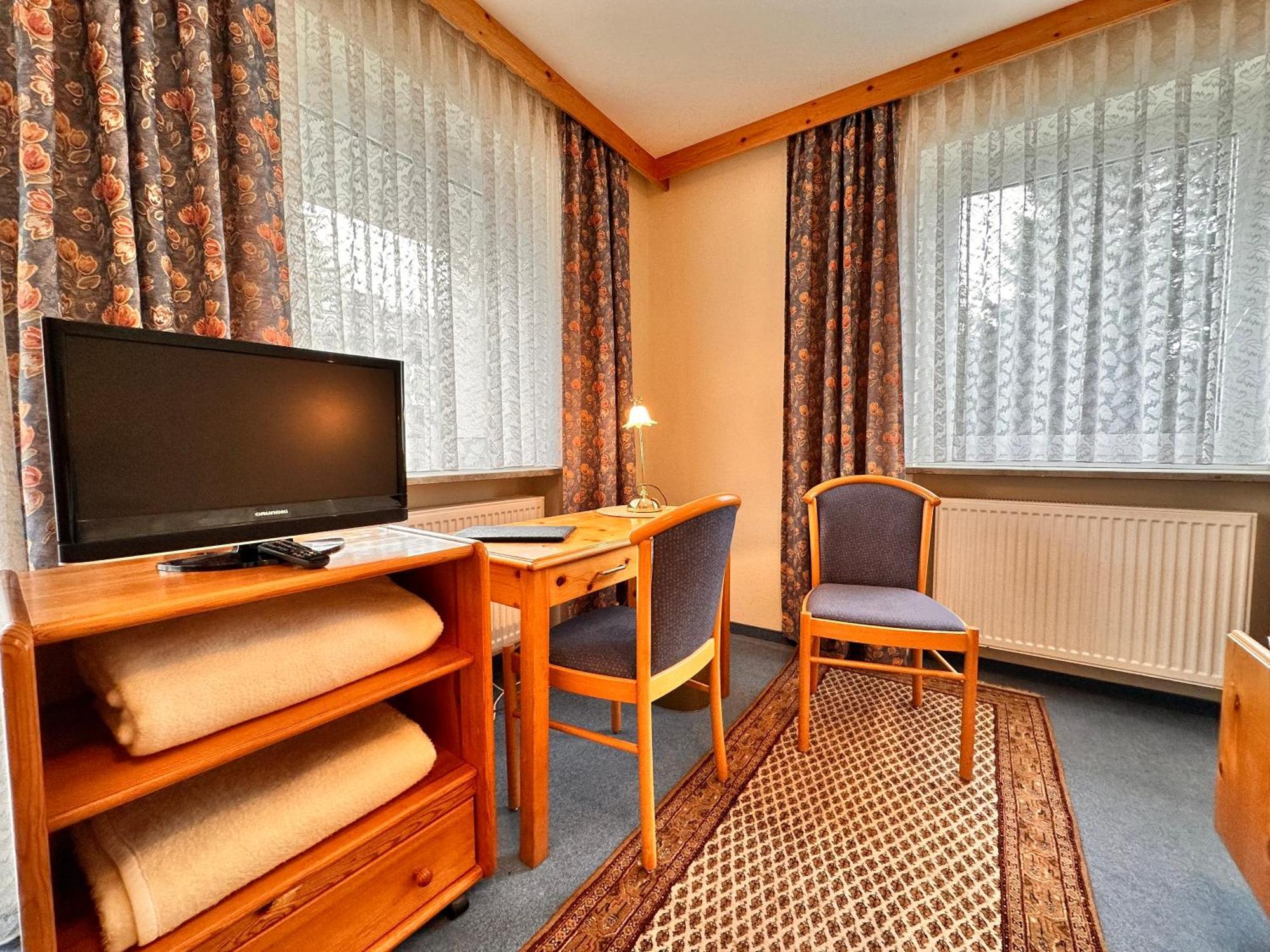 Pension Zum Loewen, Parkplatz, Fruehstueck, Wlan, Zentral บาด ชเตเบิน ภายนอก รูปภาพ