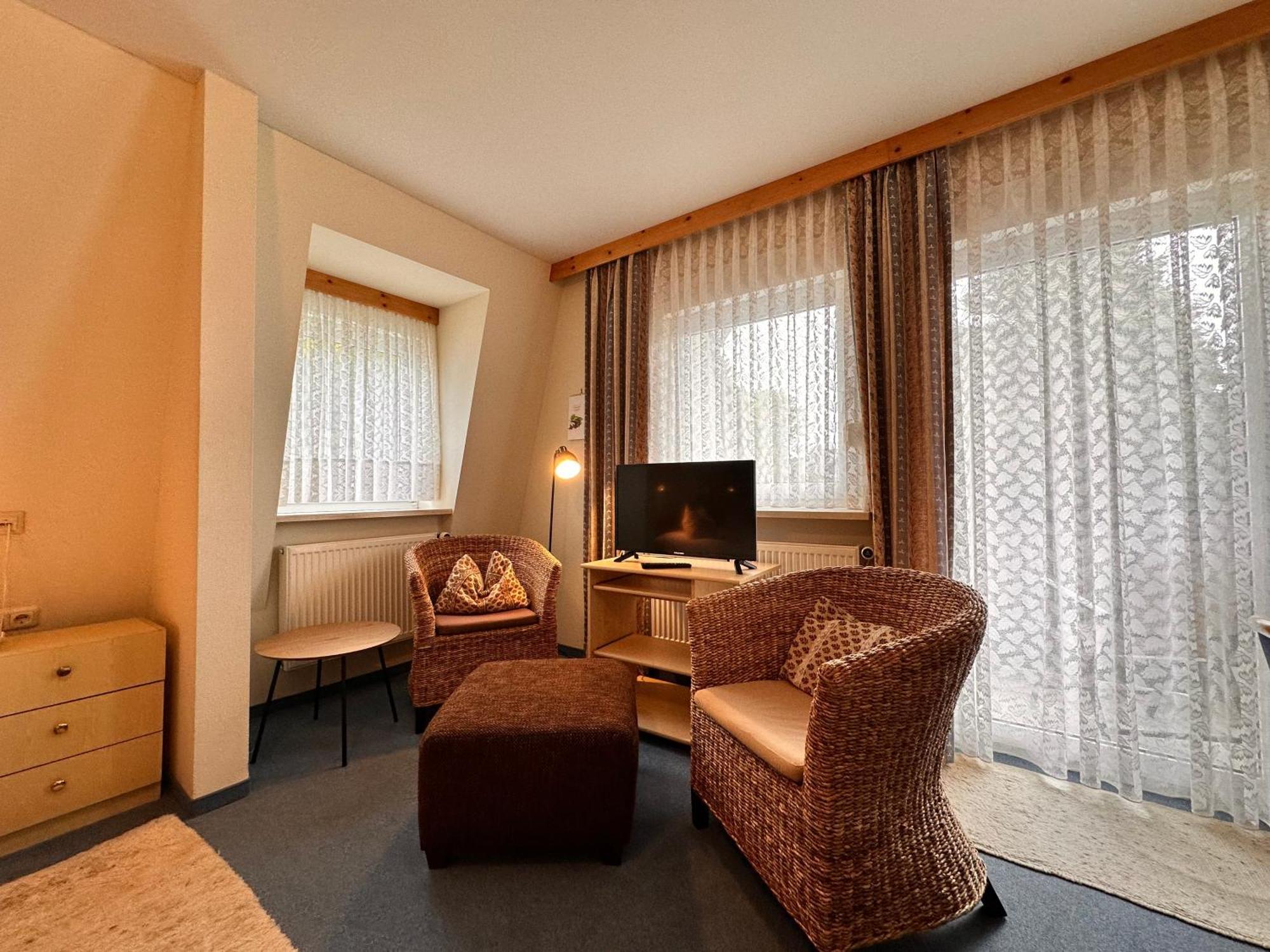Pension Zum Loewen, Parkplatz, Fruehstueck, Wlan, Zentral บาด ชเตเบิน ภายนอก รูปภาพ