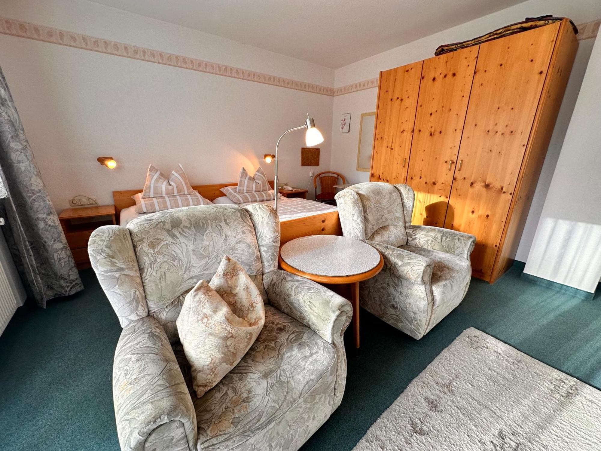 Pension Zum Loewen, Parkplatz, Fruehstueck, Wlan, Zentral บาด ชเตเบิน ภายนอก รูปภาพ