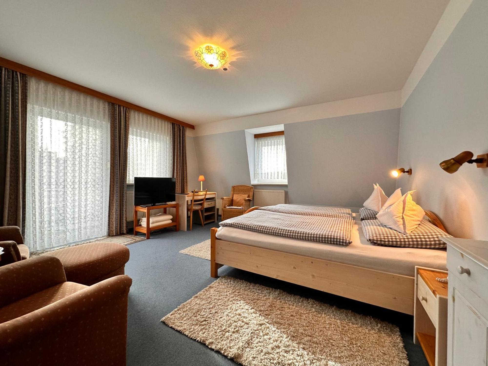 Pension Zum Loewen, Parkplatz, Fruehstueck, Wlan, Zentral บาด ชเตเบิน ภายนอก รูปภาพ