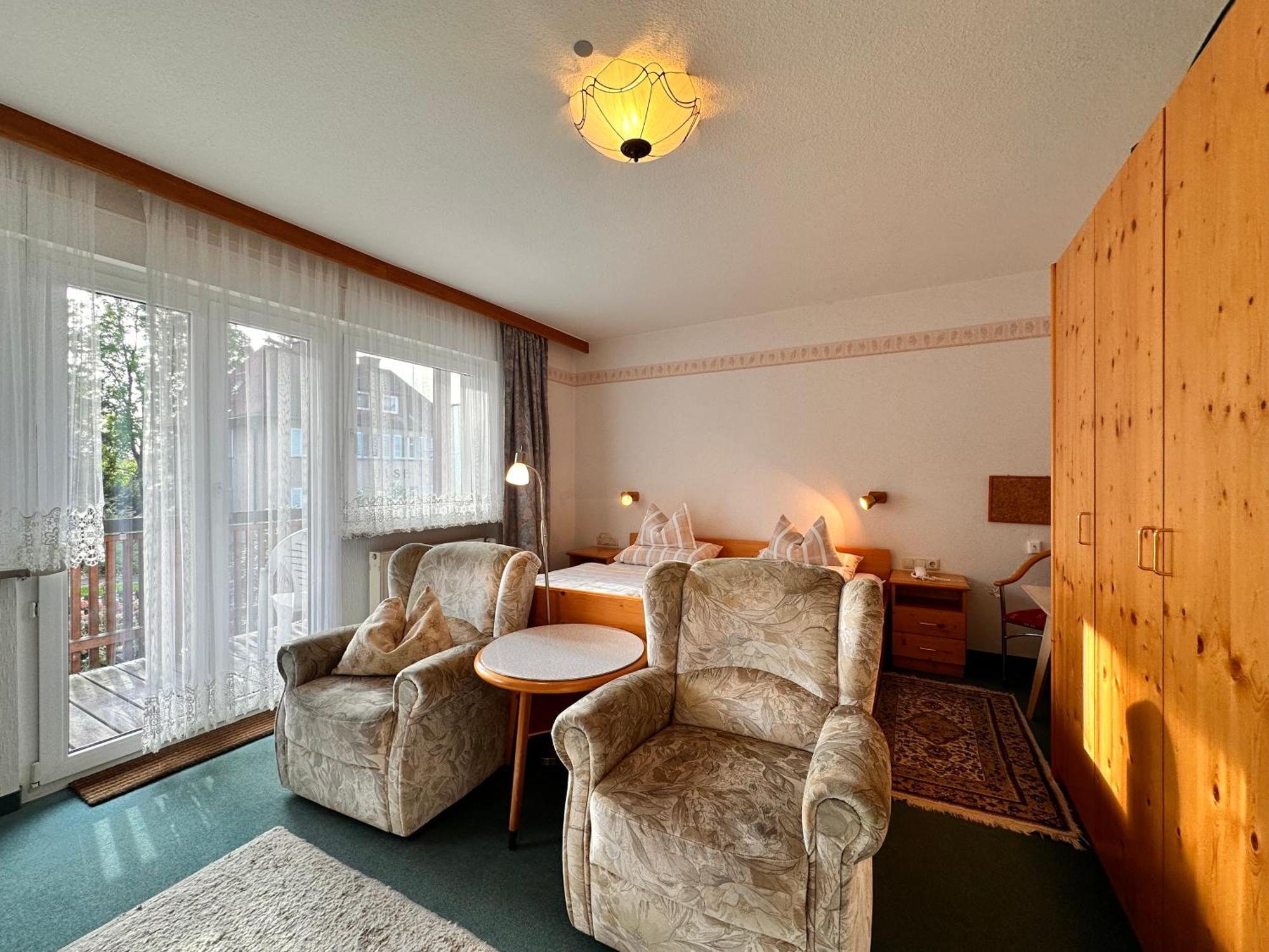 Pension Zum Loewen, Parkplatz, Fruehstueck, Wlan, Zentral บาด ชเตเบิน ภายนอก รูปภาพ