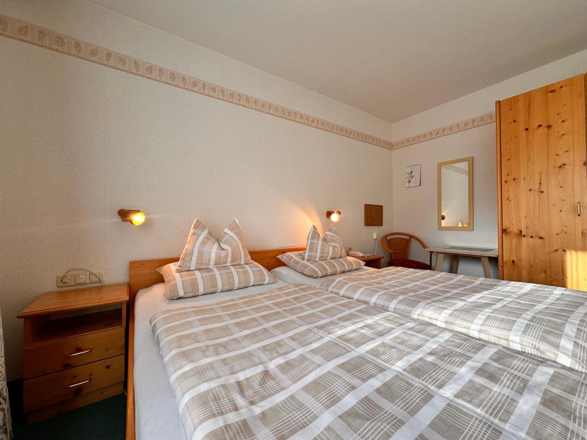 Pension Zum Loewen, Parkplatz, Fruehstueck, Wlan, Zentral บาด ชเตเบิน ภายนอก รูปภาพ