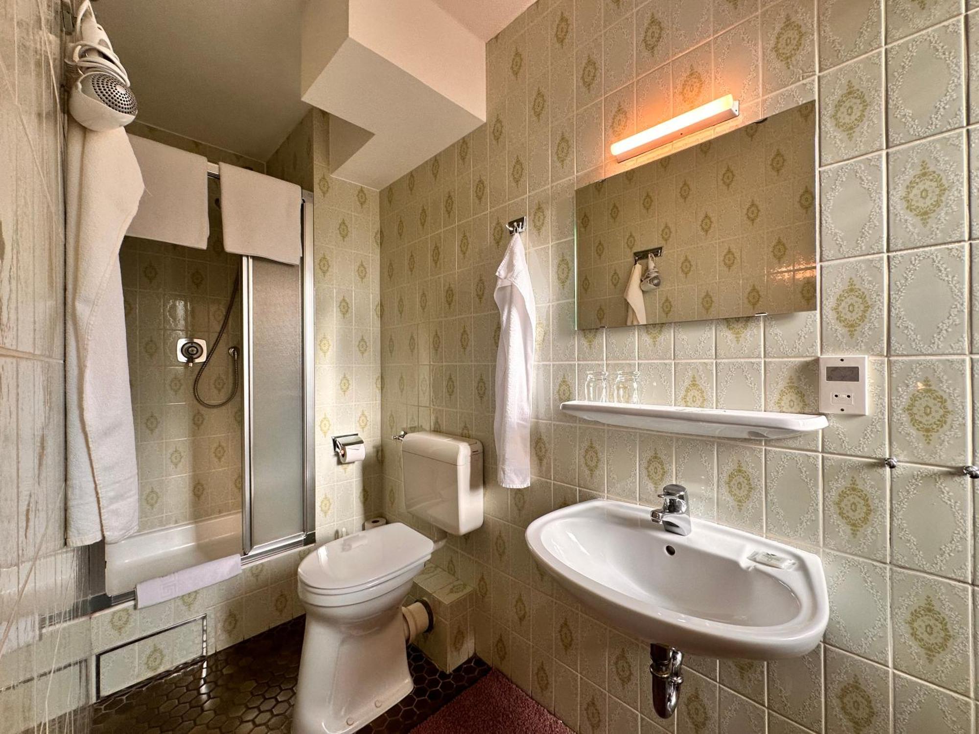 Pension Zum Loewen, Parkplatz, Fruehstueck, Wlan, Zentral บาด ชเตเบิน ภายนอก รูปภาพ