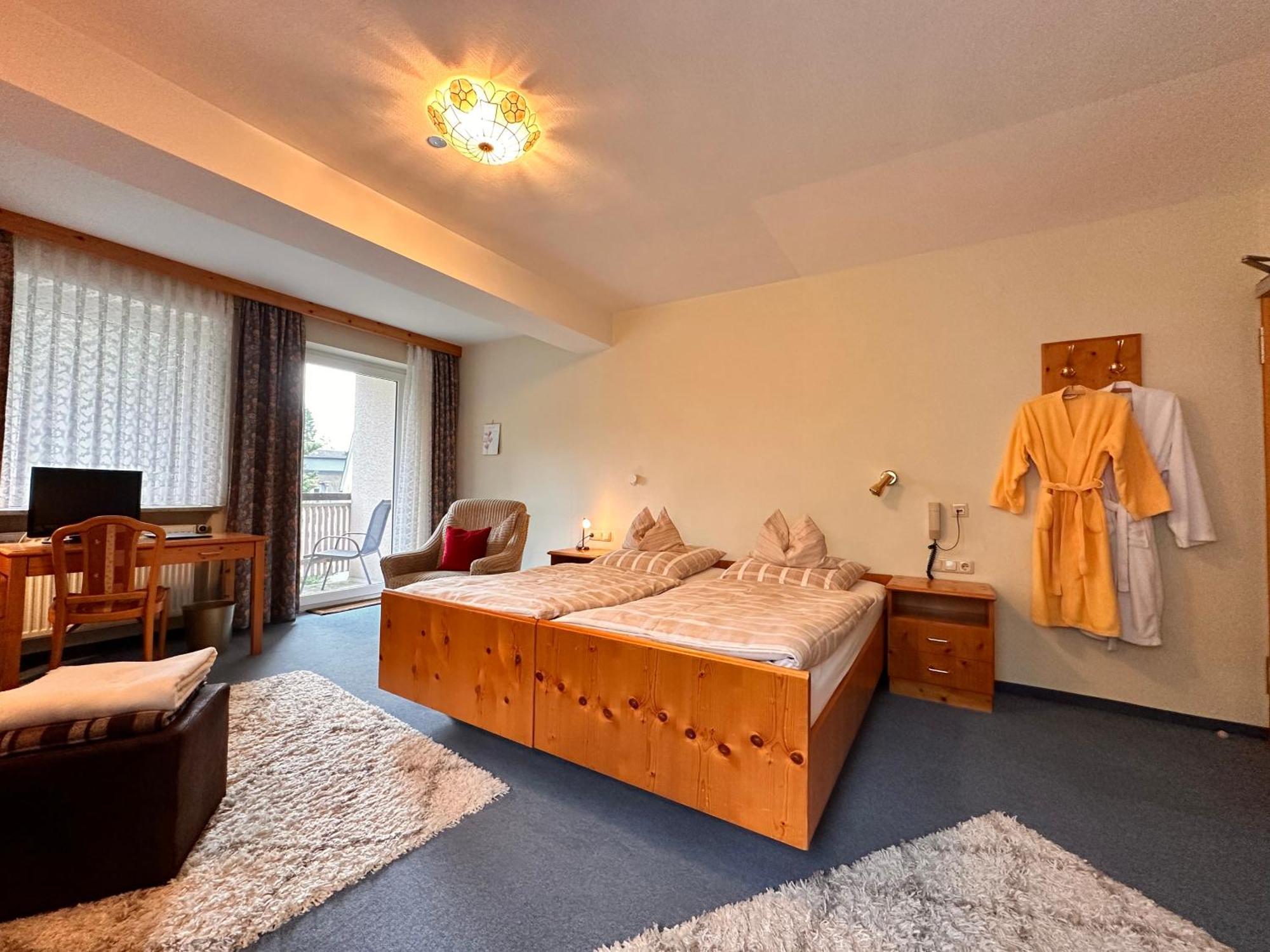 Pension Zum Loewen, Parkplatz, Fruehstueck, Wlan, Zentral บาด ชเตเบิน ภายนอก รูปภาพ