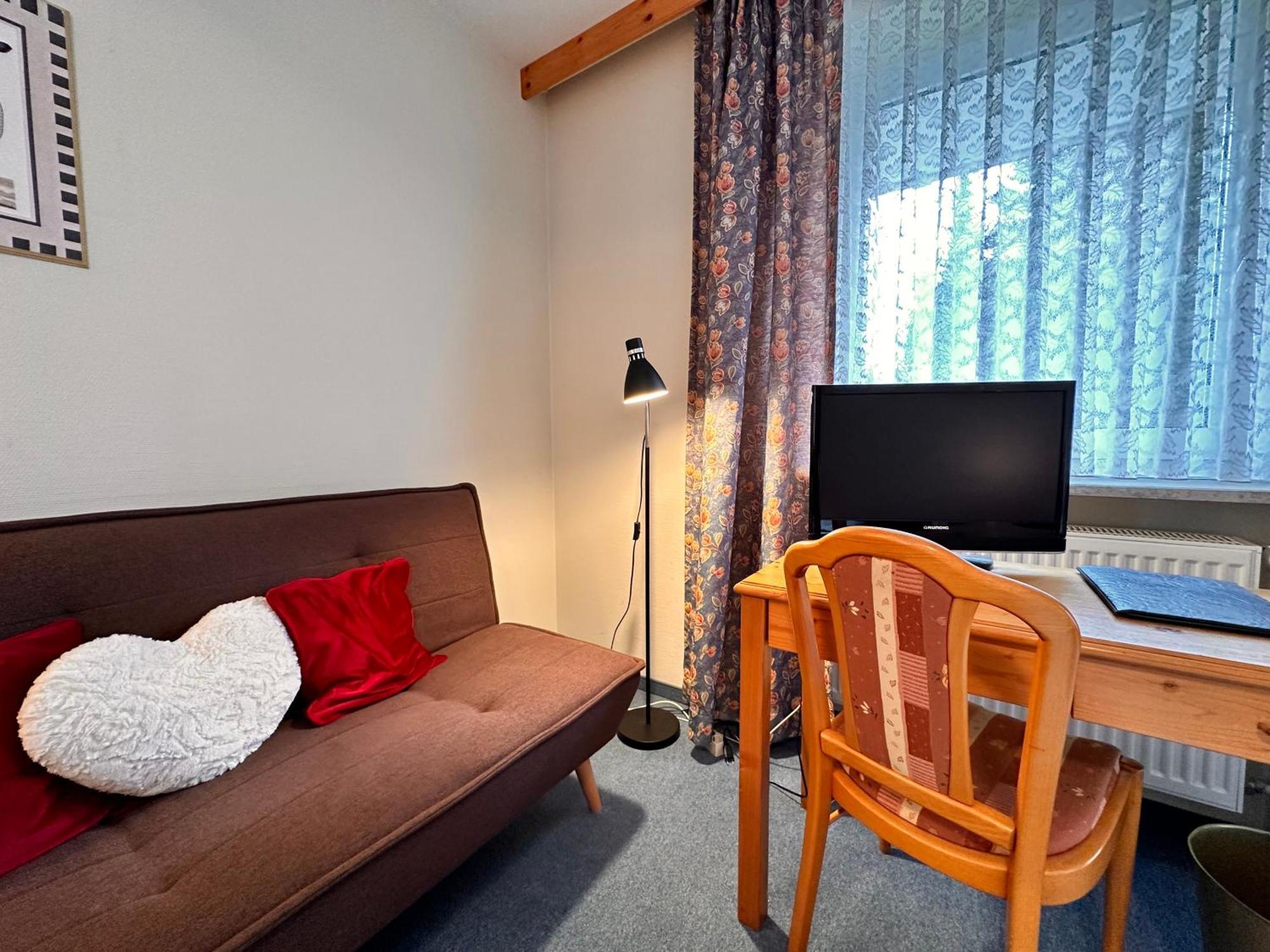 Pension Zum Loewen, Parkplatz, Fruehstueck, Wlan, Zentral บาด ชเตเบิน ภายนอก รูปภาพ
