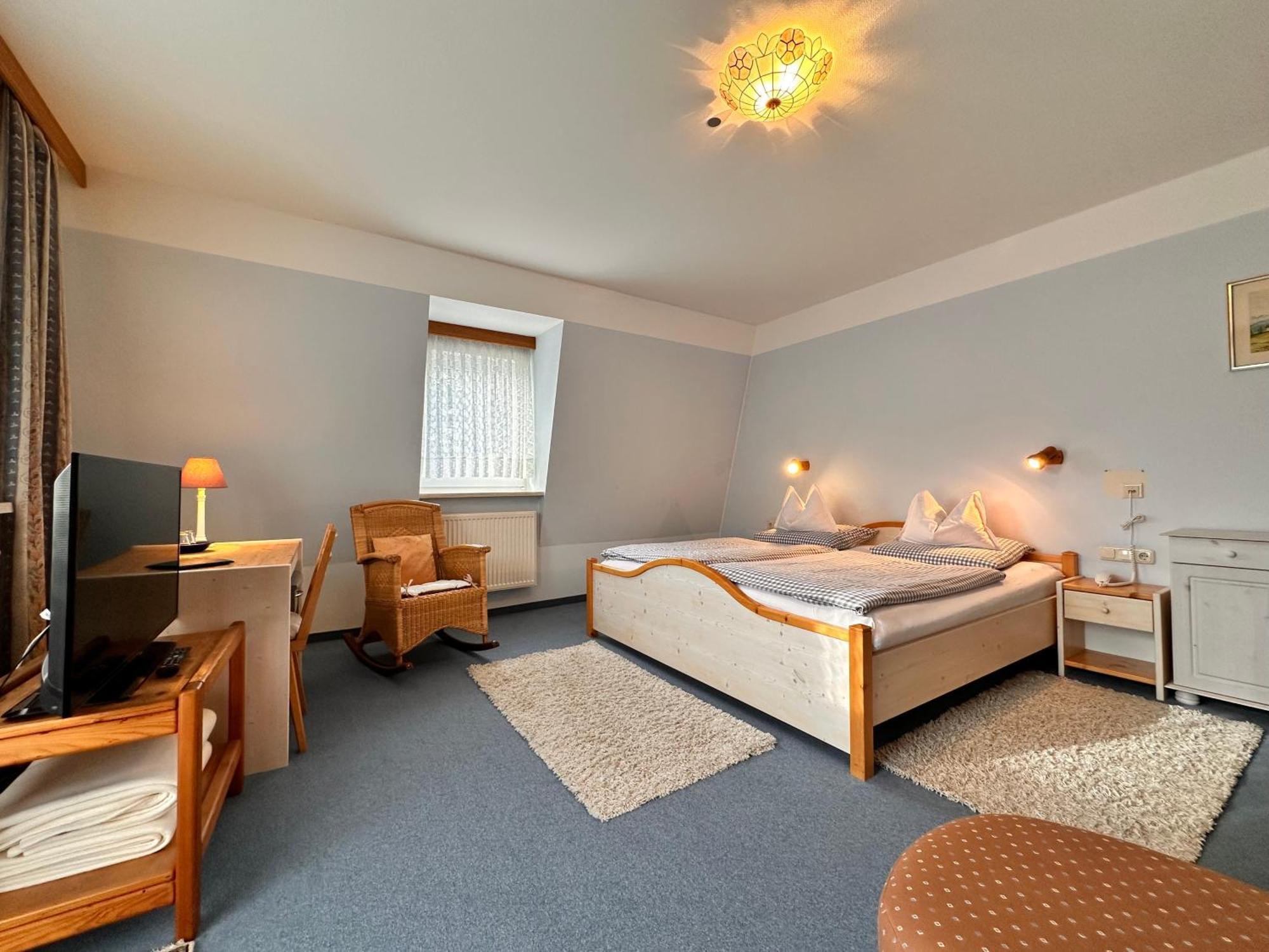 Pension Zum Loewen, Parkplatz, Fruehstueck, Wlan, Zentral บาด ชเตเบิน ภายนอก รูปภาพ