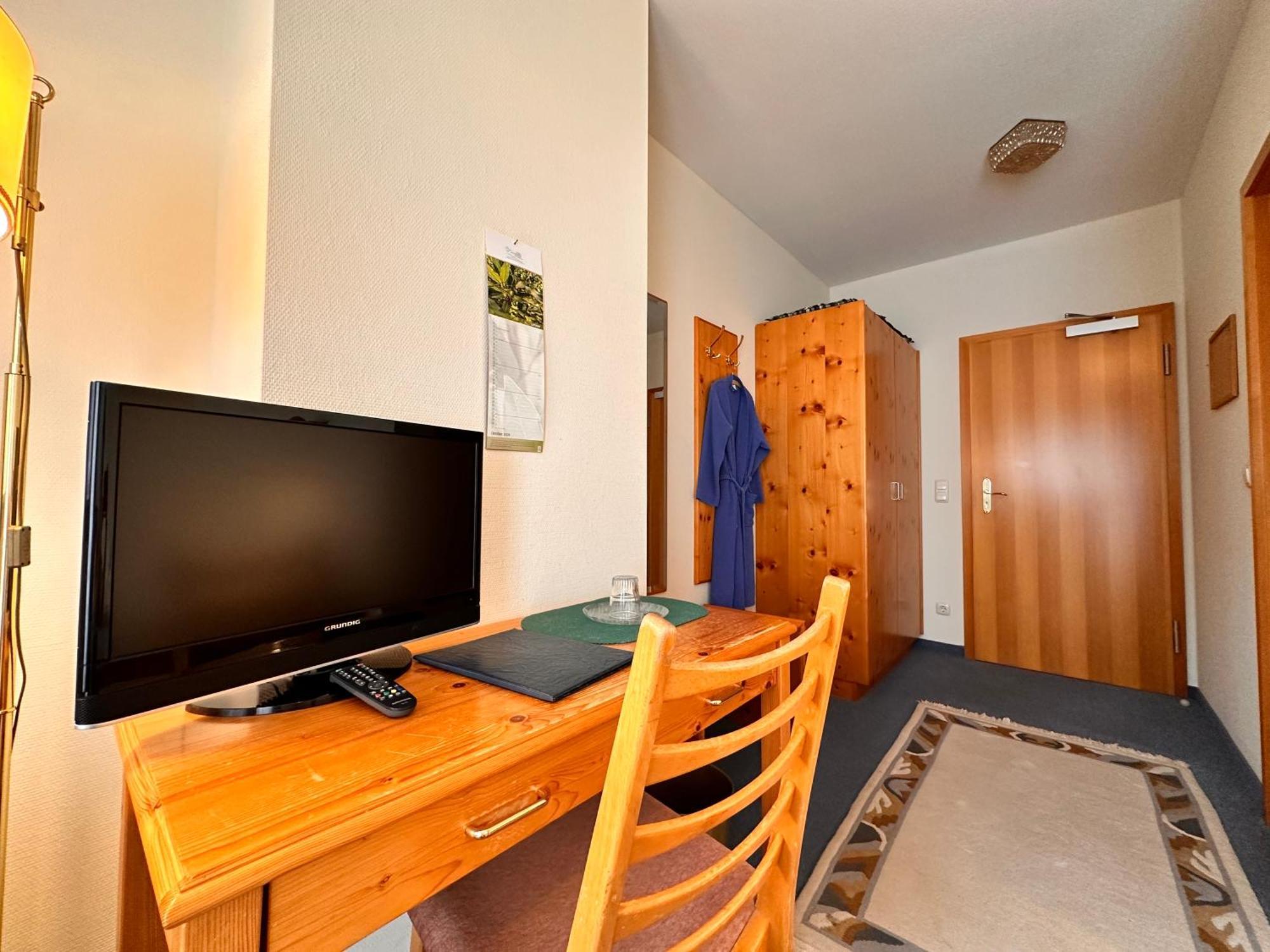 Pension Zum Loewen, Parkplatz, Fruehstueck, Wlan, Zentral บาด ชเตเบิน ภายนอก รูปภาพ