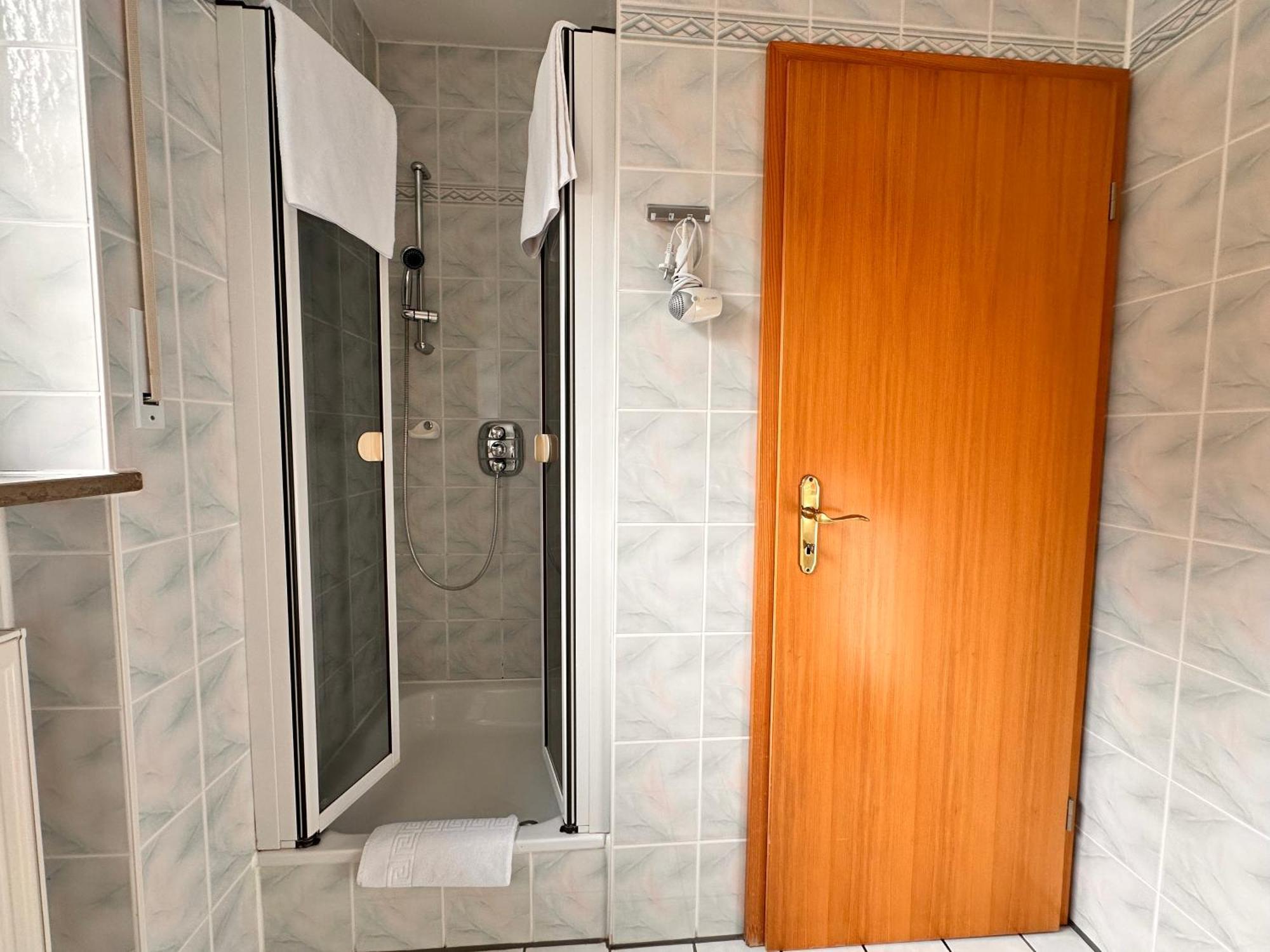 Pension Zum Loewen, Parkplatz, Fruehstueck, Wlan, Zentral บาด ชเตเบิน ภายนอก รูปภาพ