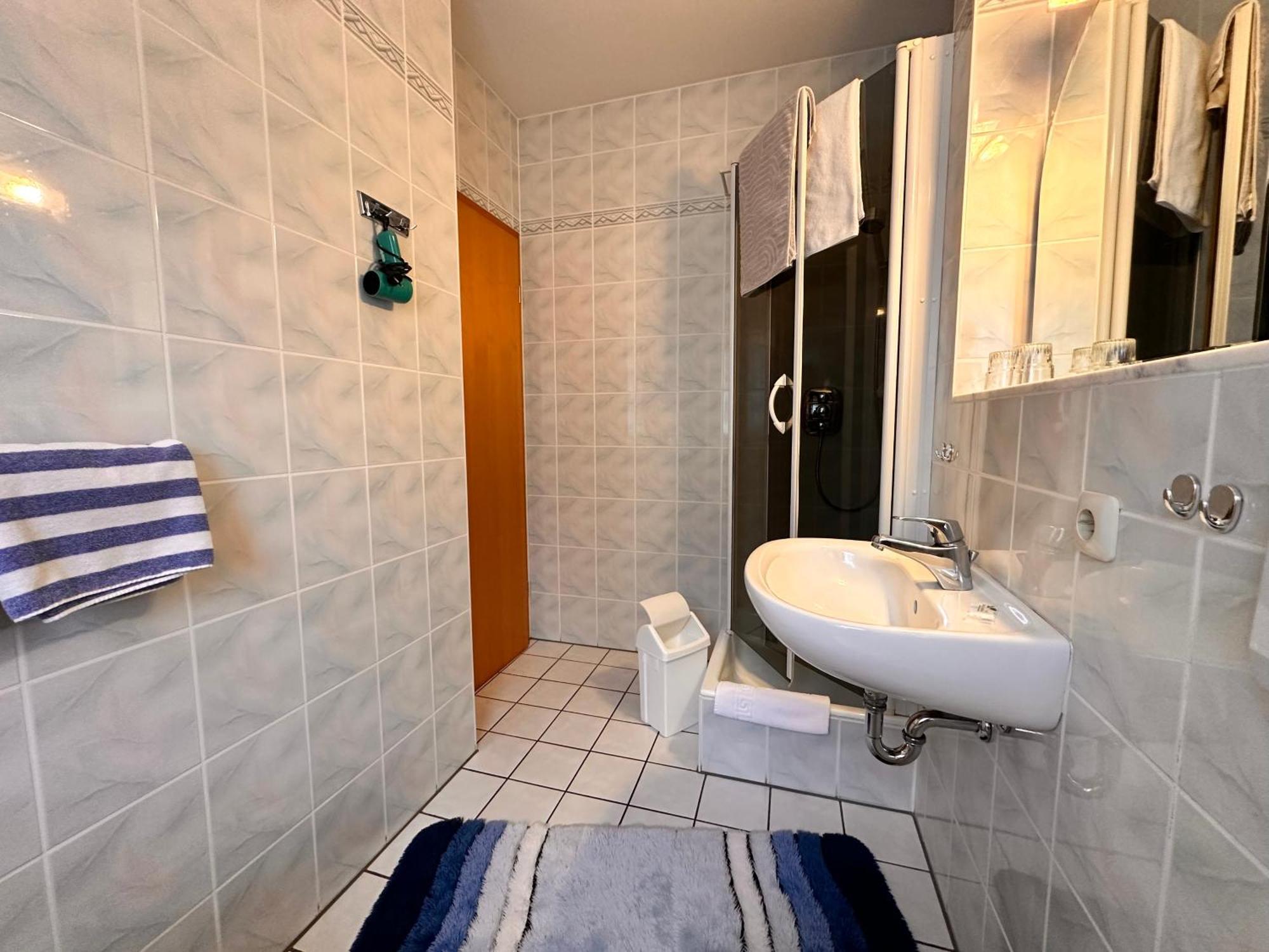 Pension Zum Loewen, Parkplatz, Fruehstueck, Wlan, Zentral บาด ชเตเบิน ภายนอก รูปภาพ